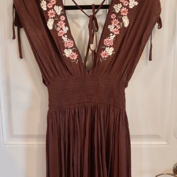 FOREVER 21 Deep V-Neck & Back Woven Dress NWT - Picture 3 of 9